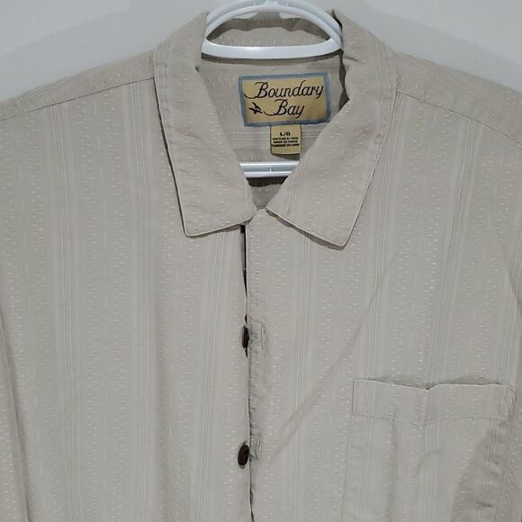 Boundary Bay large silk button down short sleeve shirt - Picture 2 of 6